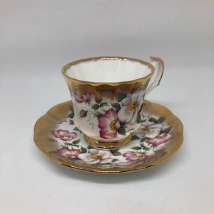 Elizabethan Tea Cup&Saucer Fine Bone China England